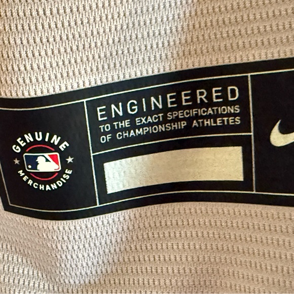 Authentic Nike Men's Gray New York Yankees Button-Up baseball Jersey - Picture 4 of 6